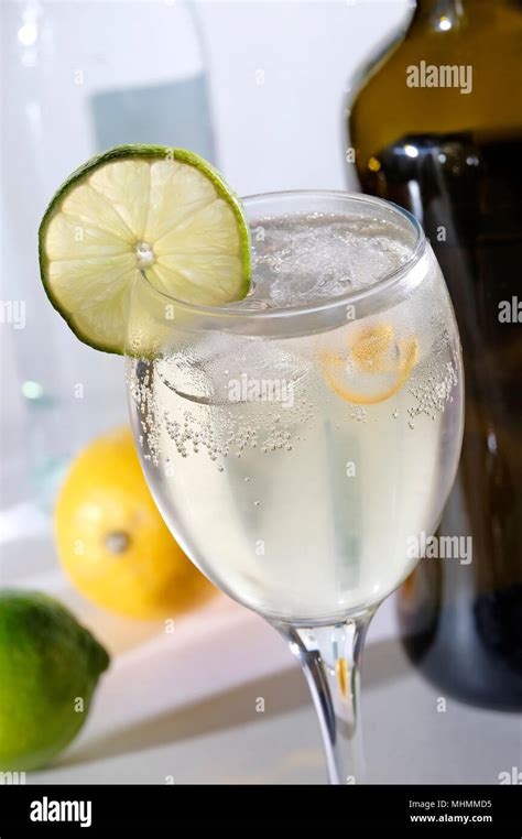 white port and tonic water drink Stock Photo - Alamy