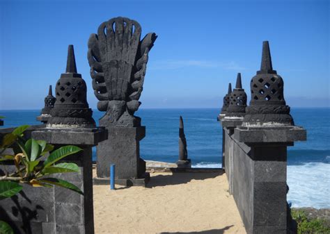 Pantai Ngobaran. Pantai Jogja Rasa Bali - Yuk Piknik