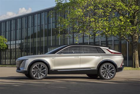 Electrifying! Cadillac Debuts All-New Long-Range Lyriq EV | EternalMotor.com - The Best Car Tips ...