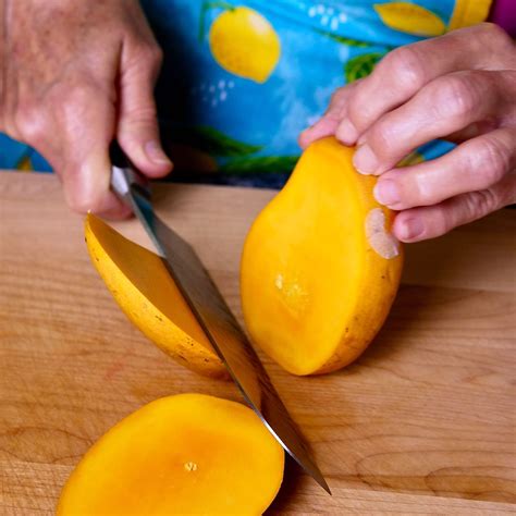 How to Cut a Mango - Mia's Cucina