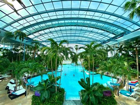 We spent a day at the huge Therme waterpark that's coming to Manchester ...