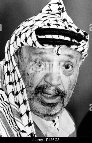 Palestinian Leader Yasser Arafat giving speech Stock Photo - Alamy