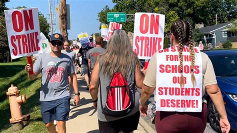 Columbus students returning after striking teachers ink deal