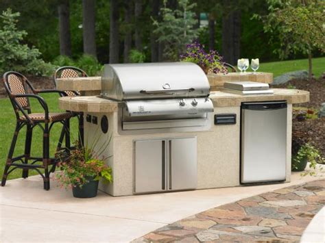 Utilities in an Outdoor Kitchen | HGTV