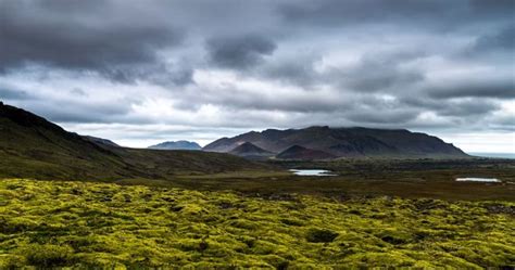 Watch The Immense Beauty And Colors Of The Northern Lights In Iceland ...