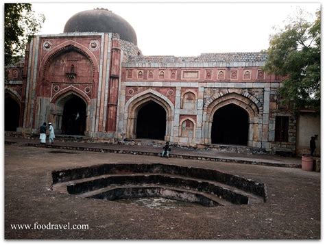 Jamali Kamali Tomb and Mosque – A Forerunner of Mughal Mosques