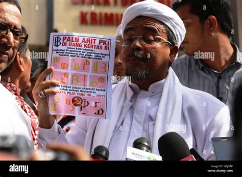 Jakarta, Indonesia. 23rd Jan, 2017. Habib Rizieq Shihab meet the call of the regional police in ...