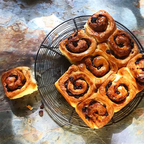 Traditional Chelsea Buns Made Easy | Recipe | Chelsea bun, Chelsea bun ...