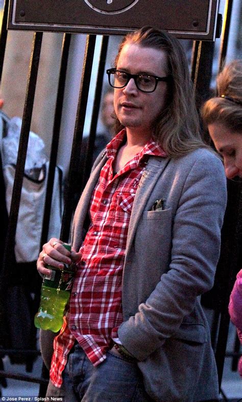 Macaulay Culkin films scenes for The Jim Gaffigan Show in New York | Daily Mail Online