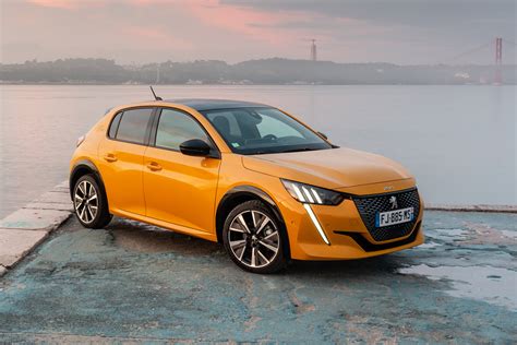 photo PEUGEOT e-208 136 ch 50 kWh citadine 2019 - Motorlegend.com