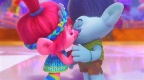 BROPPY KISS💜🥺 em 2023 | Trolls filme, Cartoon de casais, Desenhos