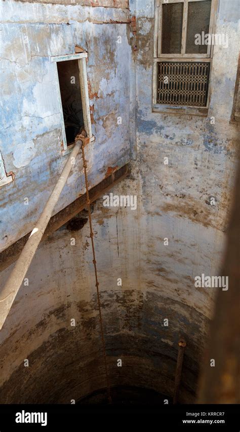 Jallianwala Bagh People In The Well