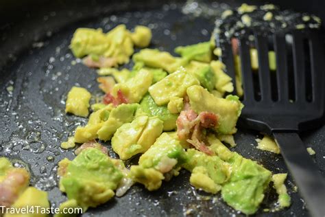 Scrambled eggs with Avocado – Travel For Taste