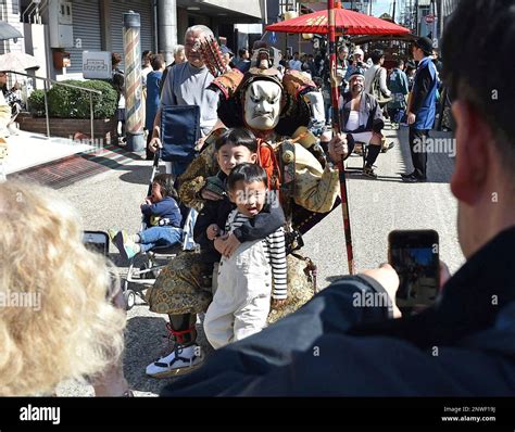 Children take a group photo with a man acting Chinzei Hachiro Tametomo (Minamoto no Tametomo ...