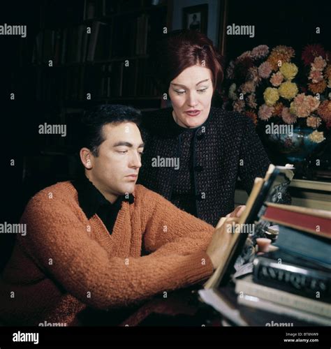 RICHARD BONYNGE JOAN SUTHERLAND OPERA SINGER & COMPOSER HUSBAND (1963 Stock Photo - Alamy