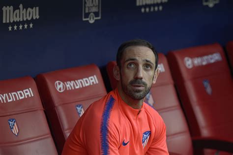 Juanfran’s departure marks the end of Atlético Madrid’s first revolution - Into the Calderon