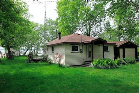 Lake Couchiching Waterfront Cottage - Cottages for Rent in Orillia, Ontario, Canada | Waterfront ...