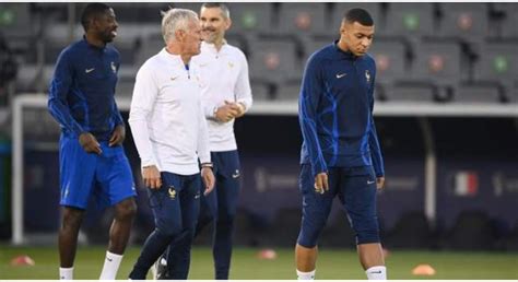 Entire France Squad Trains On Eve Of World Cup Final Despite Virus - UrduPoint