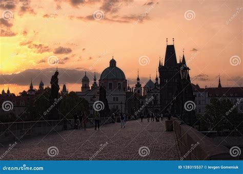 Tourists Watch the Sunrise on the Charles Bridge. Stunning Cityscape of ...