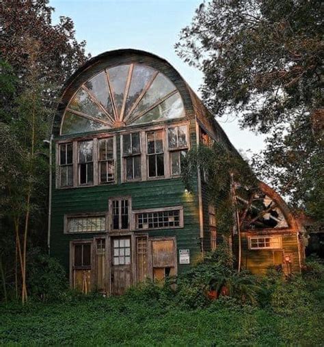 Abandoned forest house : r/AbandonedSpace