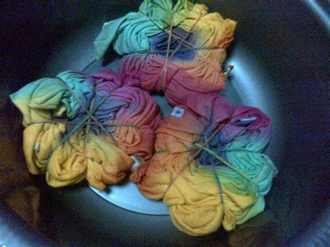 Easy food coloring Tie-Dye! | Food coloring tie dye, Easy diy tie dye ...