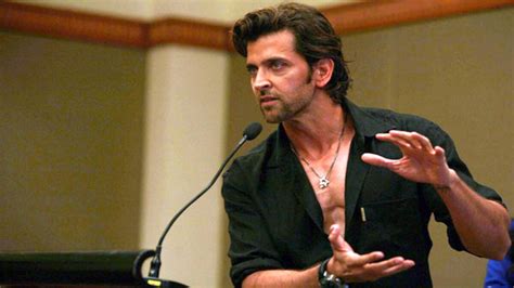 Hrithik Roshan Finger Surgery / Hrithik roshan underwent a brain surgery for removal of a clot ...