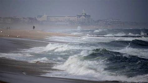 North Pacific’s Ucluelet island sees four-storey high ‘Rogue Wave’! All ...