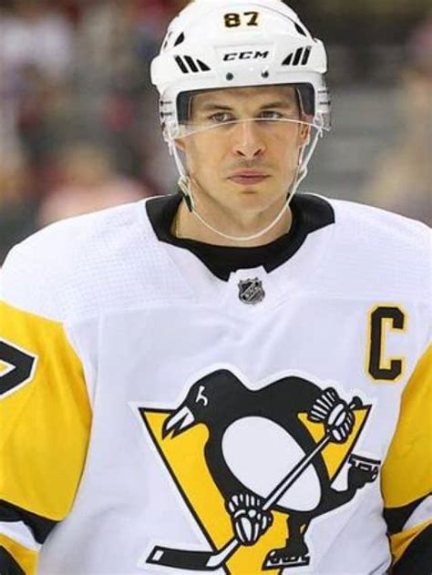 cropped-10-Best-Hockey-Players-Of-All-Time.jpg