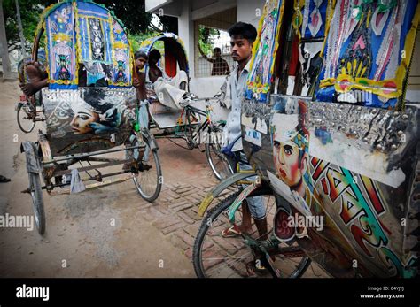 Cycle rickshaw bangladesh hi-res stock photography and images - Alamy