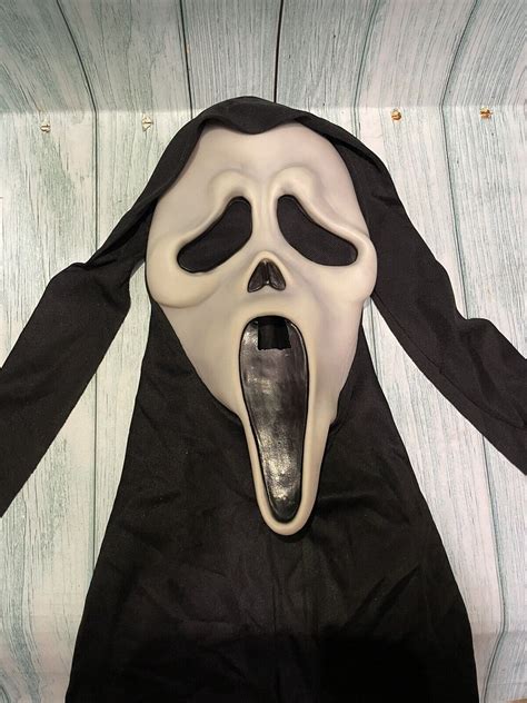 Scream 2 Mask