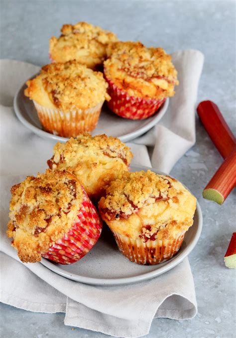 Rhubarb Crumble Muffins – Curly's Cooking