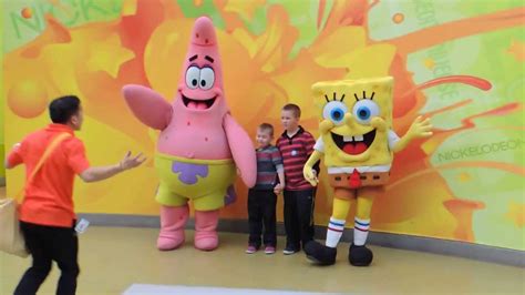 Boys Visit Sponge Bob and Patrick at MOA Nickelodeon Universe on Dec 28, 2013 - YouTube