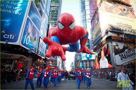 Macy's Thanksgiving Day Parade 2021 - Celebrity Performers & How to ...