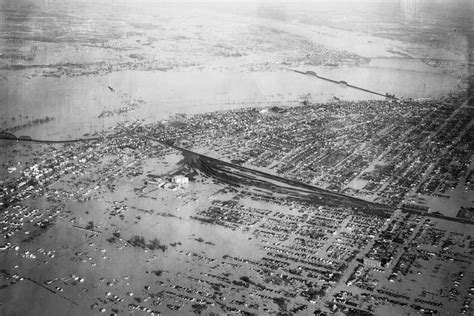 History of Louisville's great flood of 1937