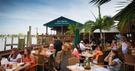 Top 5 Places to Eat in Fort Myers, Florida [2021 Edition] - Wheelchair Travel