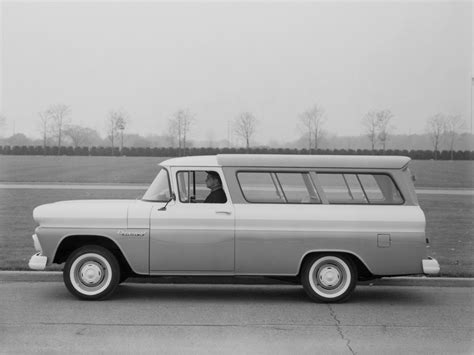 1960 Chevrolet Suburban - Information and photos - MOMENTcar