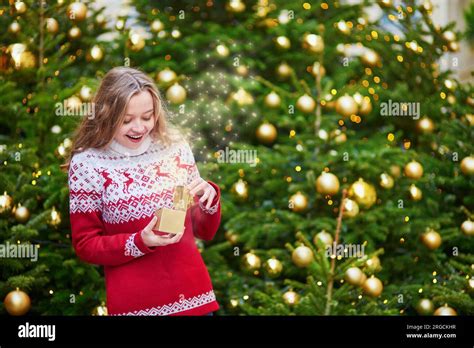 Magic sparkles hi-res stock photography and images - Alamy