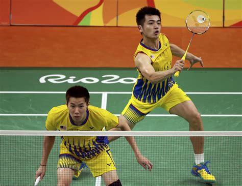 China edge Malaysia to take Olympic men's doubles badminton gold