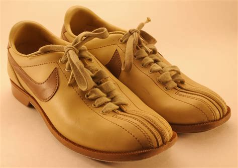 Vintage Early 80's Nike Bowling Shoes. Size Women's 8