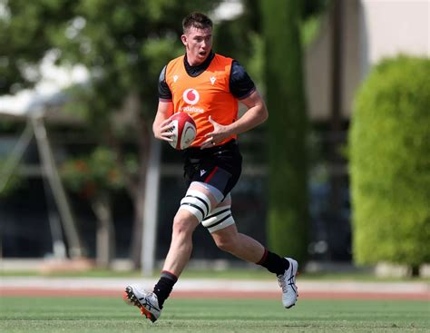 Pictures show Wales rugby players sweltering in 'incredibly tough' 40°C ...