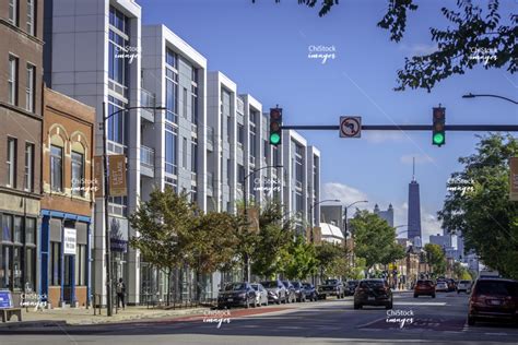 Modern Townhomes & Iconic Skyline: Chicago Avenue in West Town ...