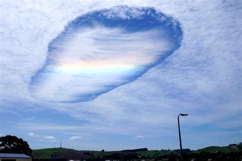 Lenticular 'UFO' clouds over Cape Town and other weird cloud formations - ABC News