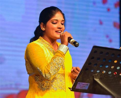 Harini (Singer) Wiki, Biography, Age, Songs, Husband, Images - wikimylinks