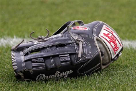 What Pros Wear: Best Outfield Gloves | Top 4 Glove Patterns for Outfielders - What Pros Wear