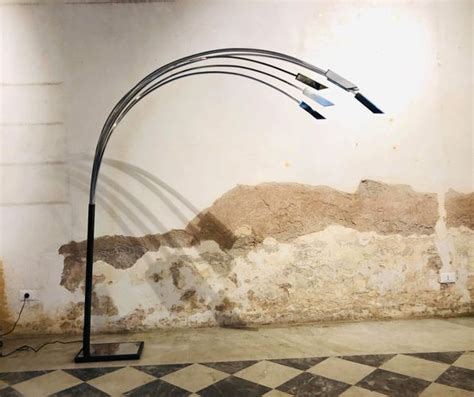 - 6-light chromed metal floor lamp- Base in chromed metal and plastic- Perfectly functioning ...