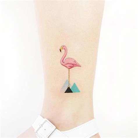 Flamingo Tattoos | POPSUGAR Beauty UK | Flamingo tattoo, Minimalist tattoo, Tattoos