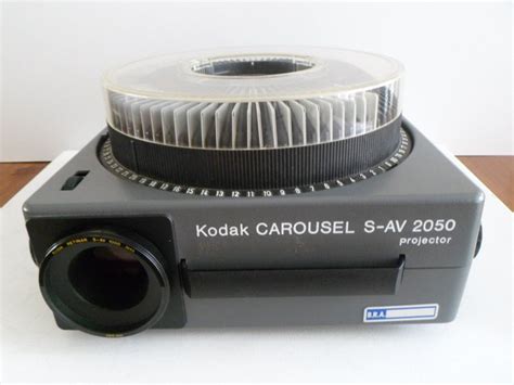 Perfectly working KODAK Carousel S-AV 2050 Slide Projector. - Catawiki