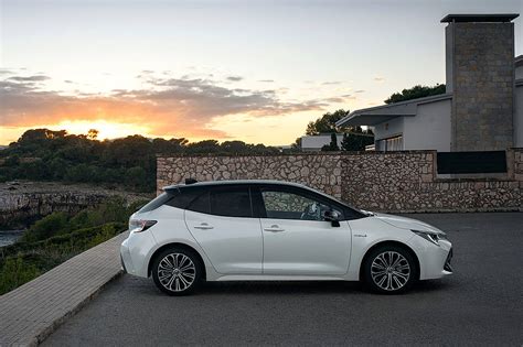 Toyota Corolla E210 2.0 Hybrid 184 KM 2019 hatchback 5dr skrzynia automat napęd przedni - zdjęcie 6