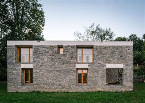 PYO Arquitectos transforms Spanish farmstead with board-marked concrete ...