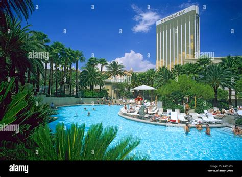 Pool at Mandalay Bay Hotel, Las Vegas, Nevada, USA Stock Photo: 9574338 - Alamy